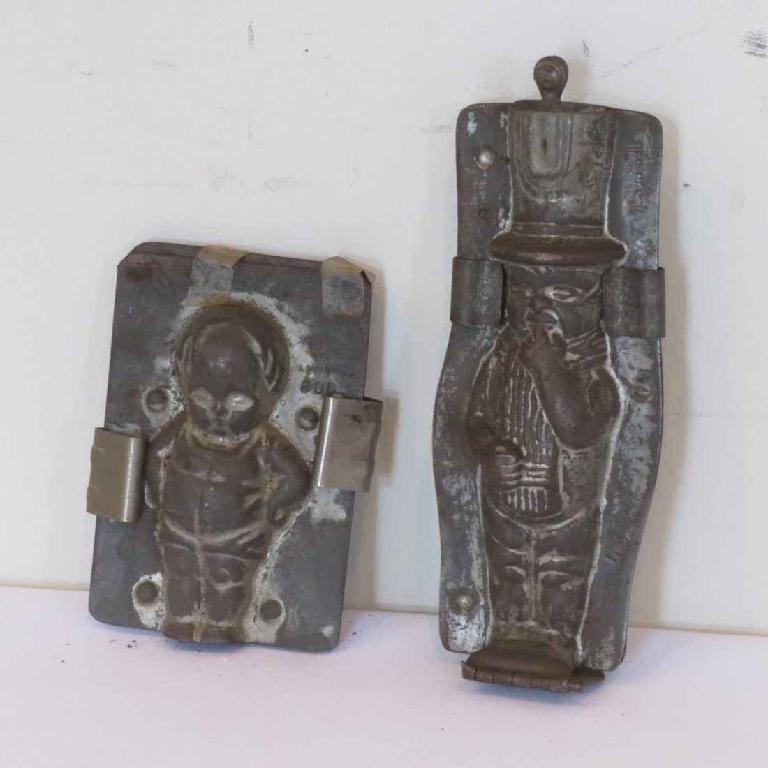 2 tin chocolate molds (1 of 4)