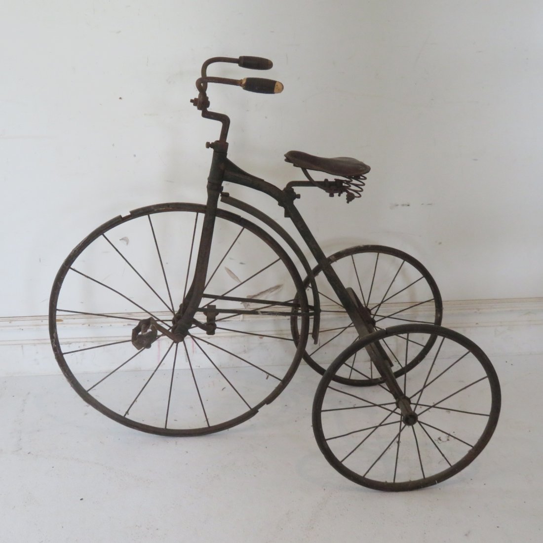 Late 19th century wire wheeled tricycle (1 of 7)