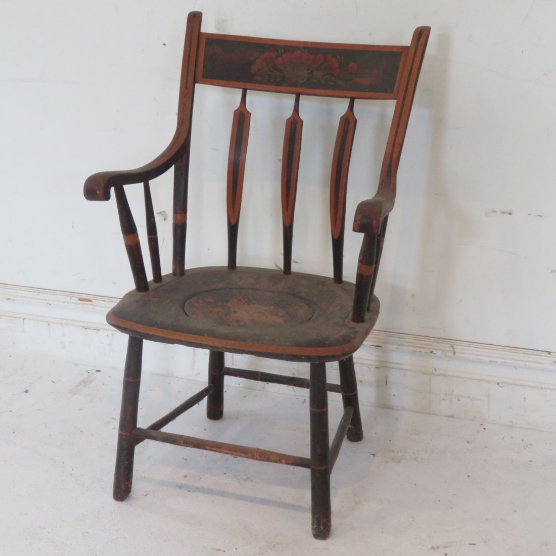 Paint decorated country Windsor potty chair (1 of 5)