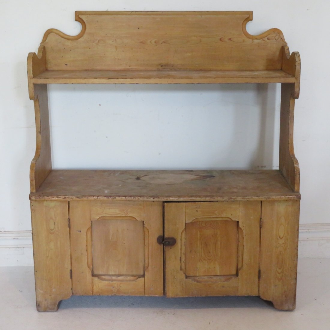 Pine PA grain painted bucket bench w/doors below (1 of 8)