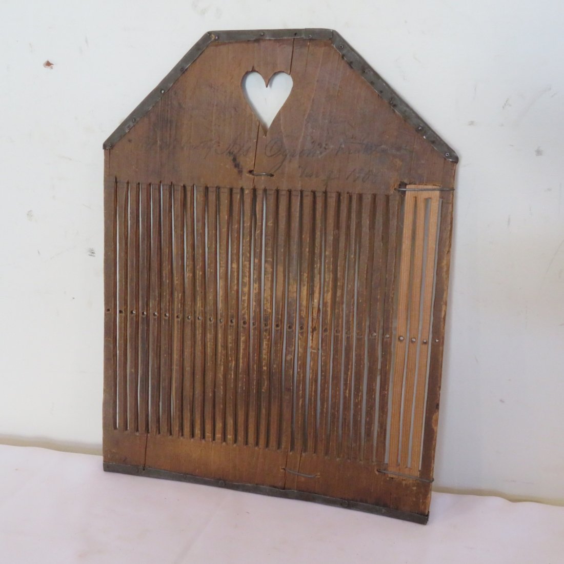 Wooden tape loom with a heart (1 of 7)