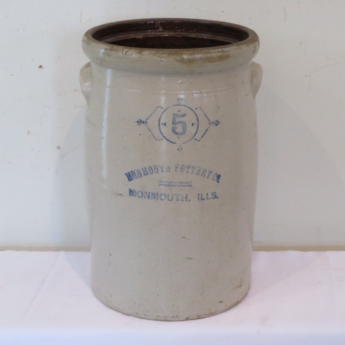 5 gal. stoneware Monmouth Pottery churn (1 of 5)