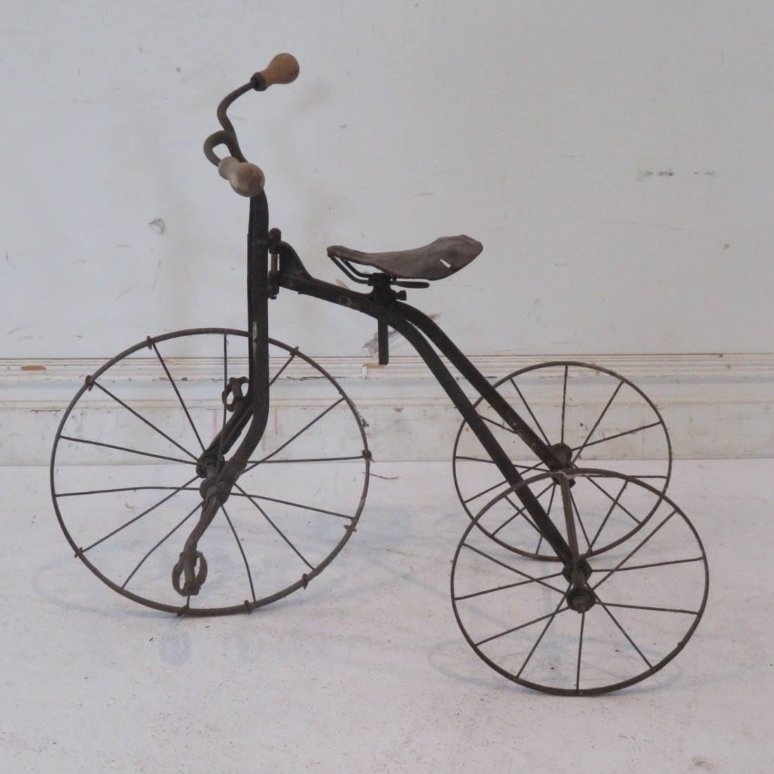 Early wire wheel tricycle (1 of 5)