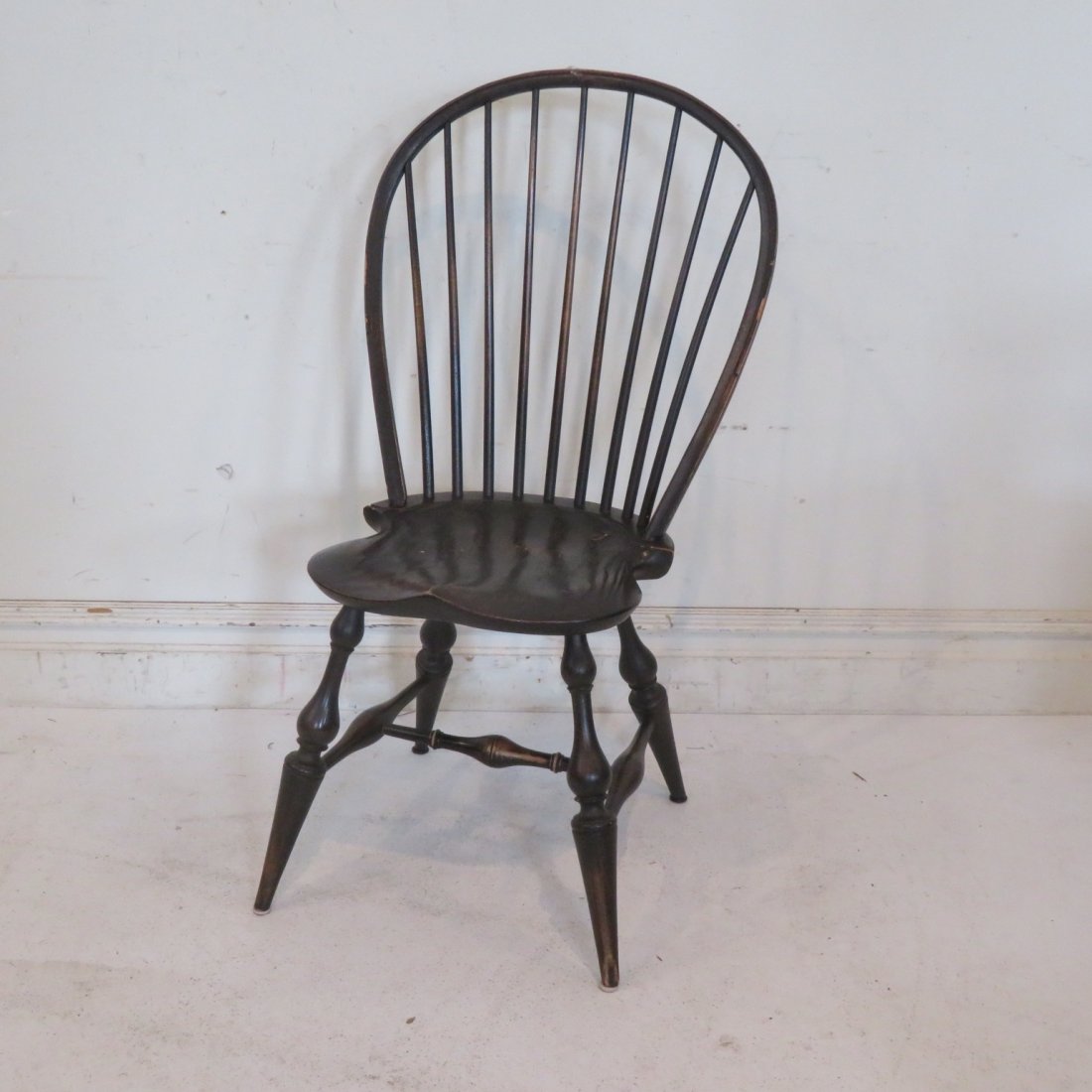 Set of 6 D.R. Dimes bow back Windsor chairs (1 of 7)