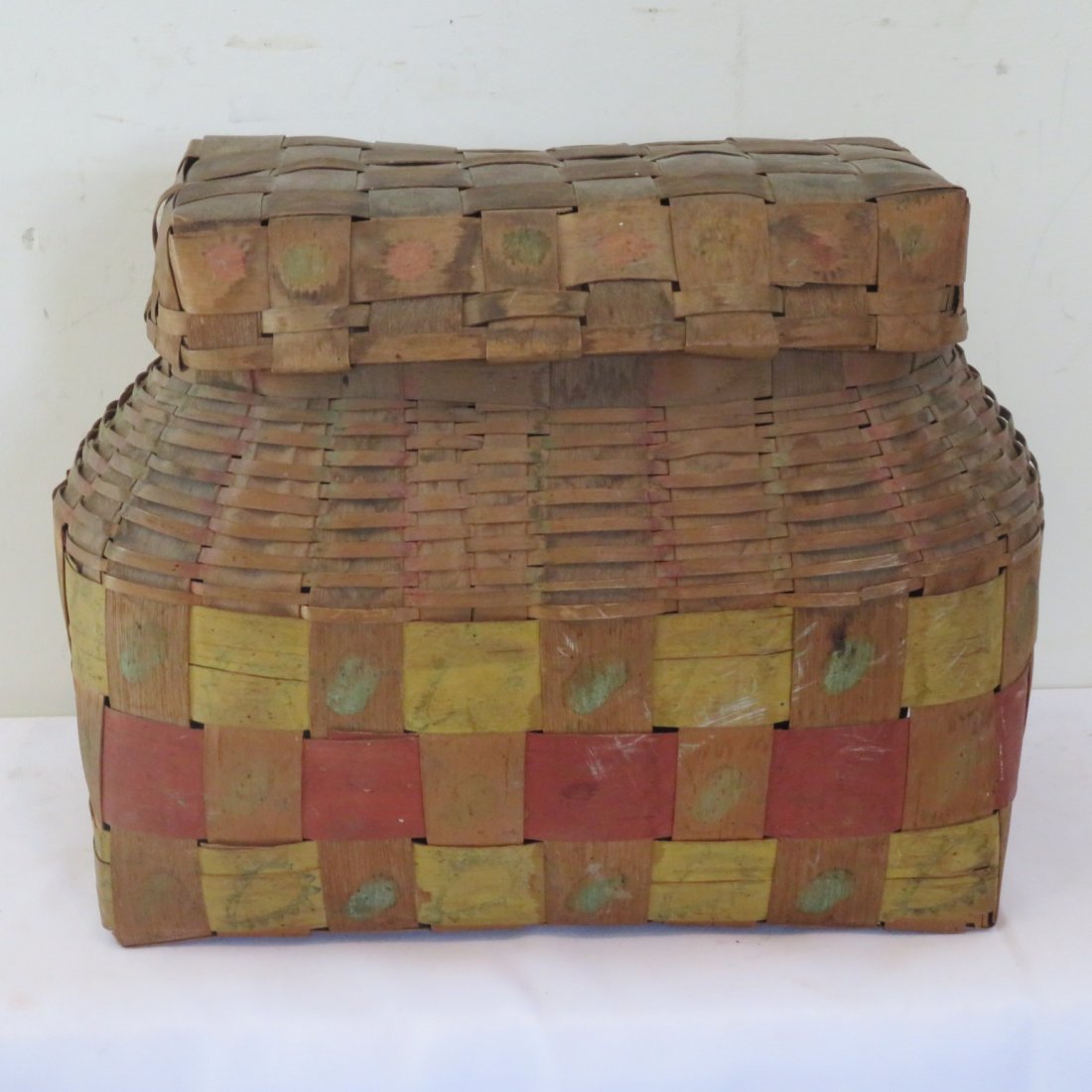 Early New England lidded basket w/potato stamp decor (1 of 5)