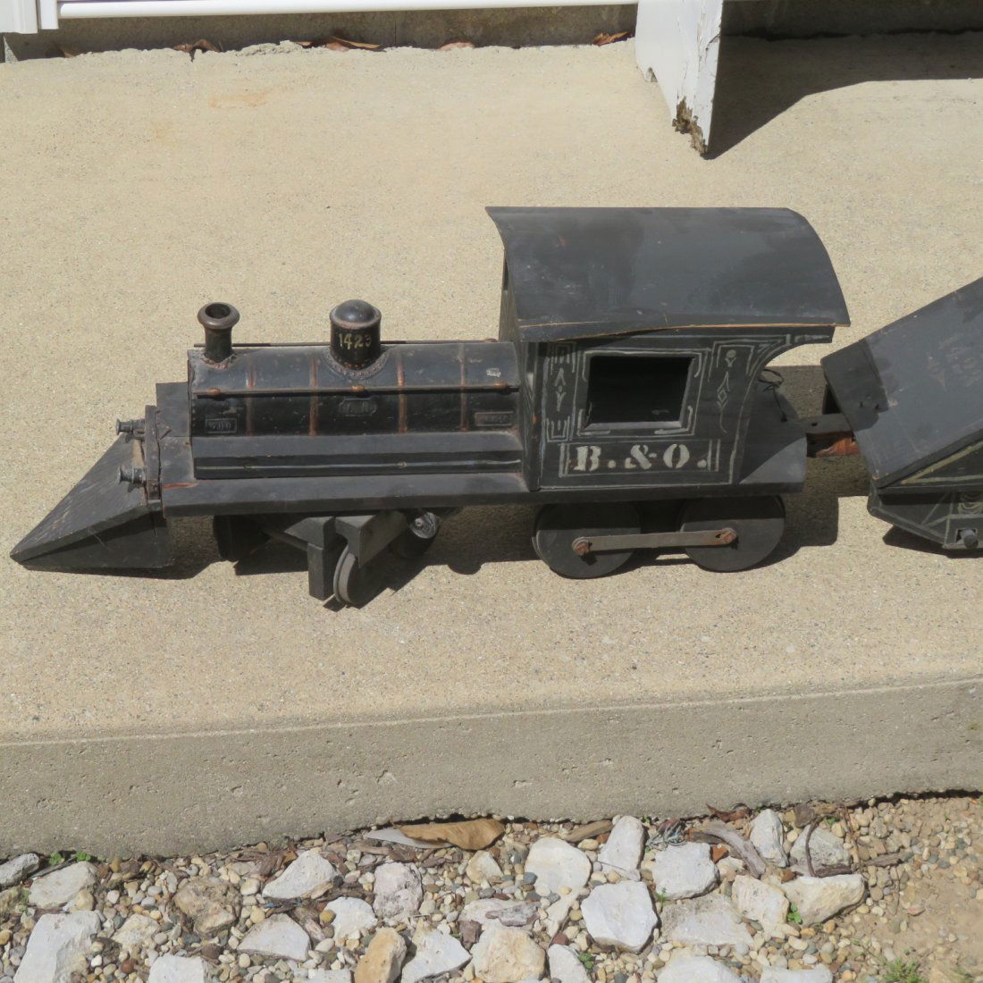 Folk art wood train (1 of 7)