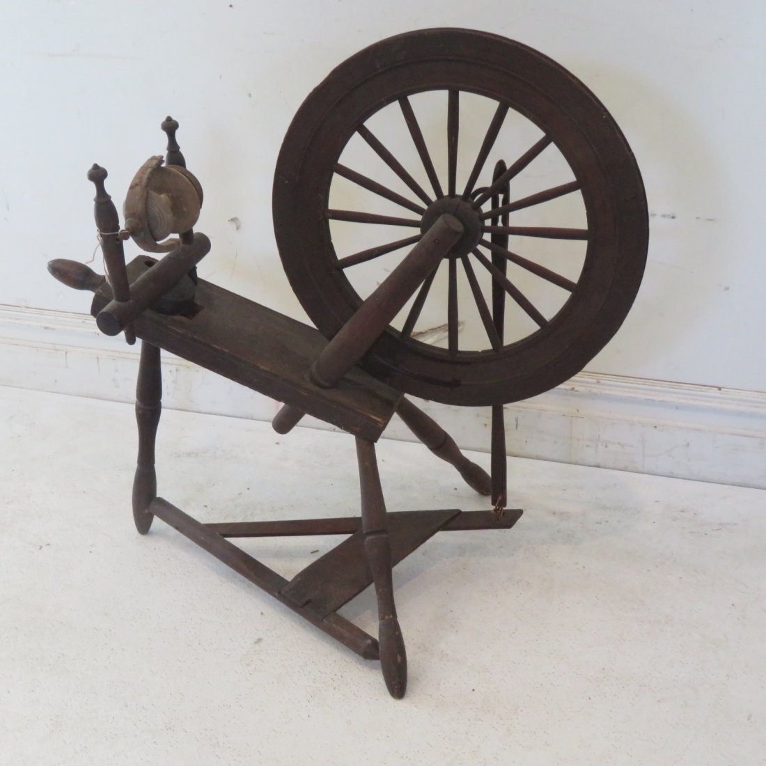 Early flax spinning wheel (1 of 3)