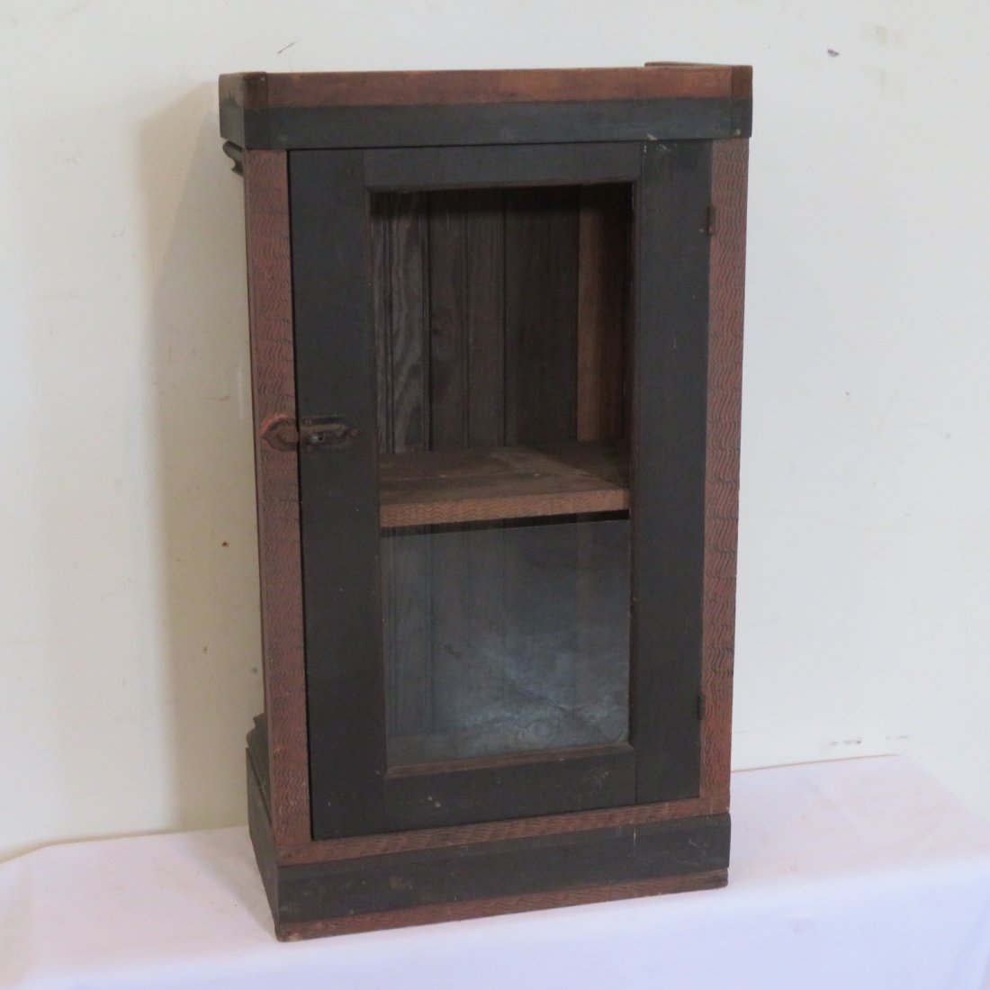 Painted pine hanging cupboard (1 of 5)