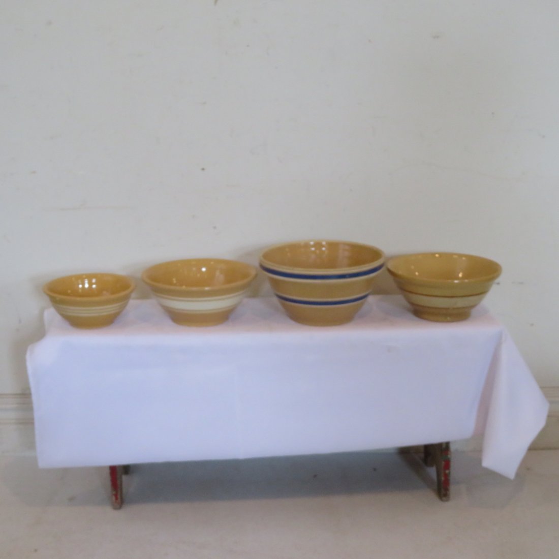 4 yellowware bowls (1 of 9)