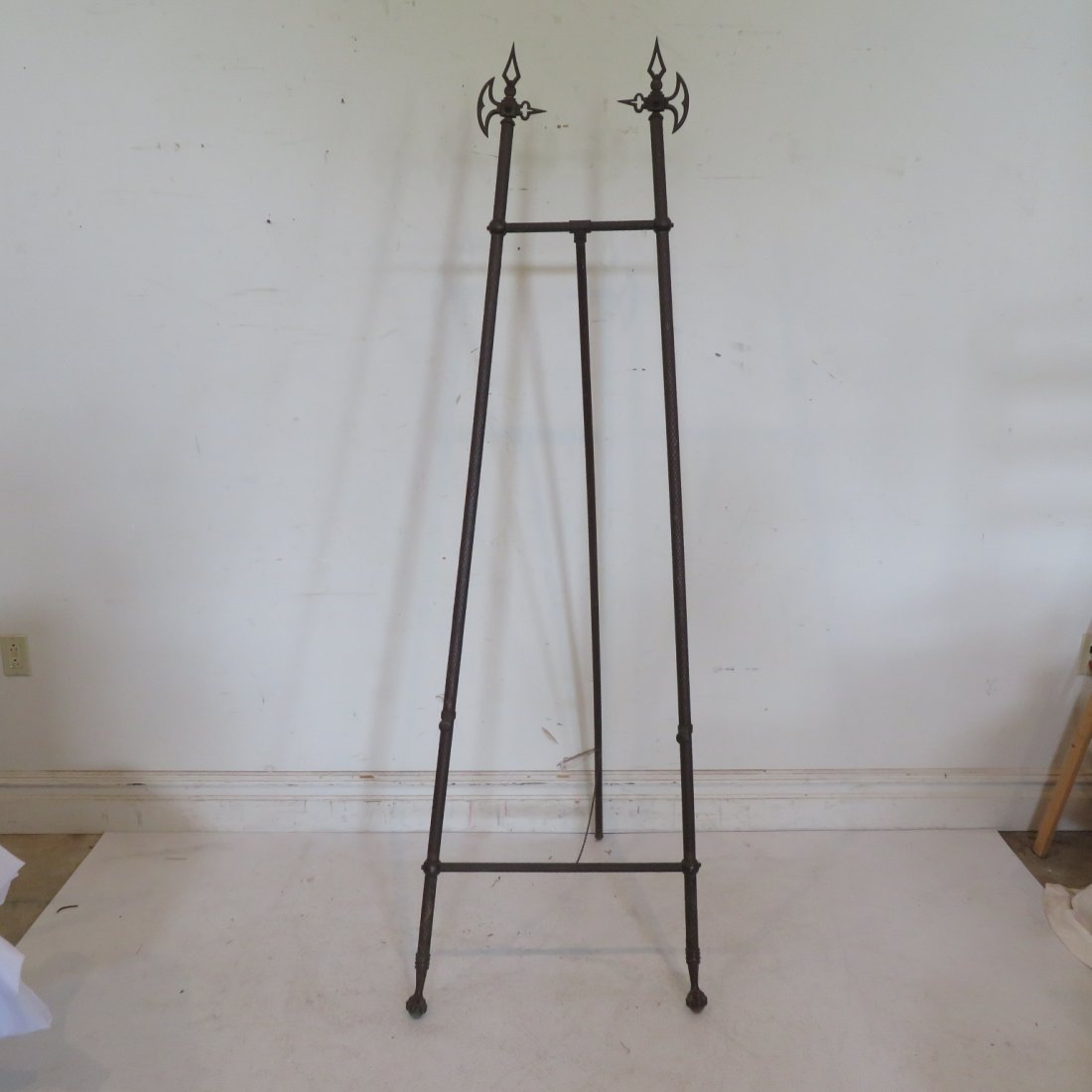 Unusual metal artwork easel (1 of 5)
