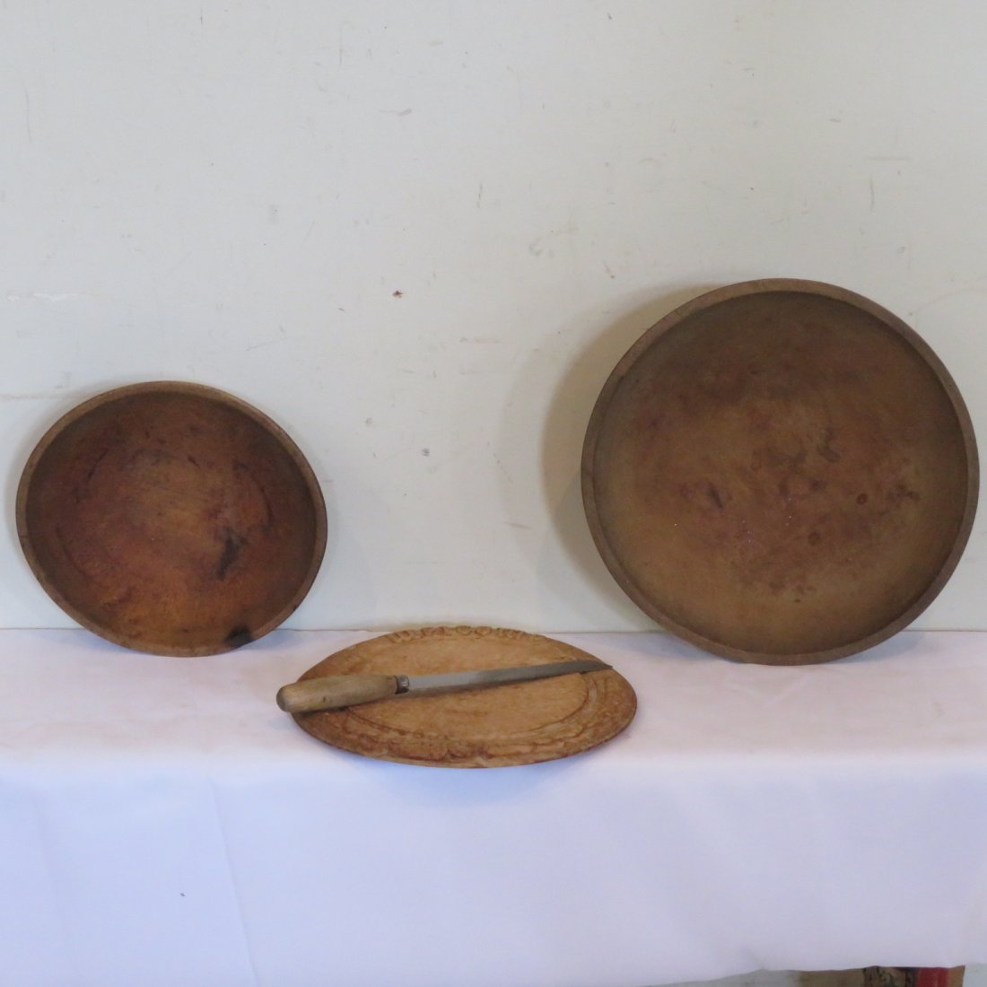 Wood bread board and 2 wood bowls (1 of 7)