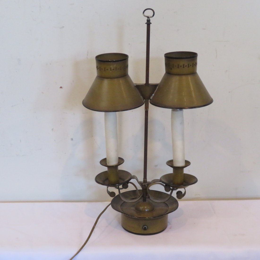 Double table lamp in olive paint (1 of 3)