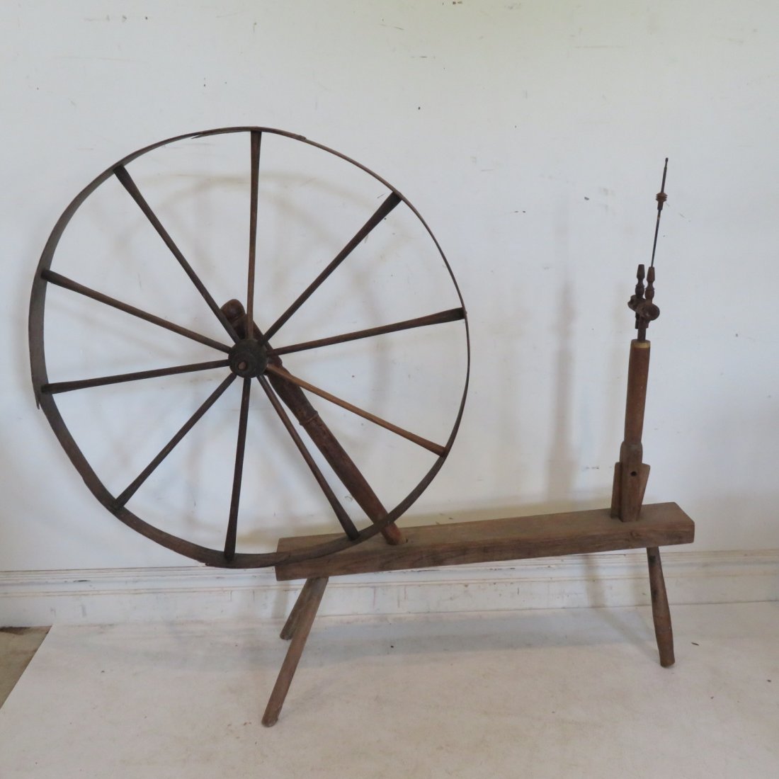Walking spinning wheel (1 of 5)