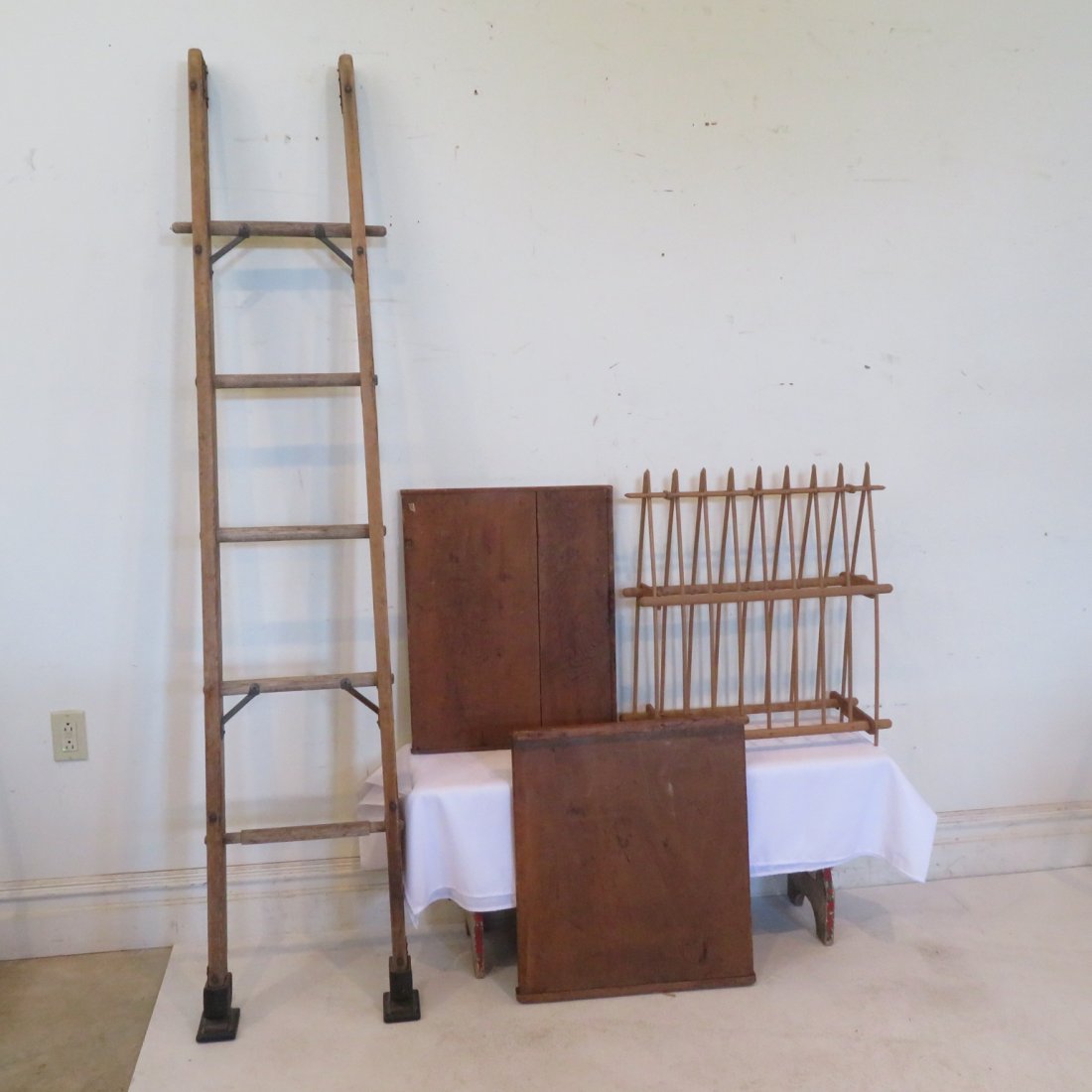 Wood ladder, 2 cutting boards, plate rack (1 of 5)