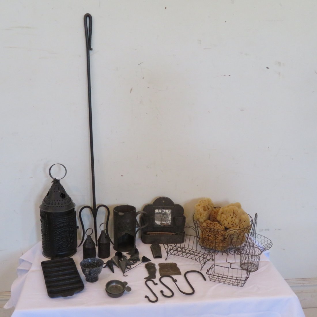 Group of 28 metal, wire, and iron items (1 of 6)
