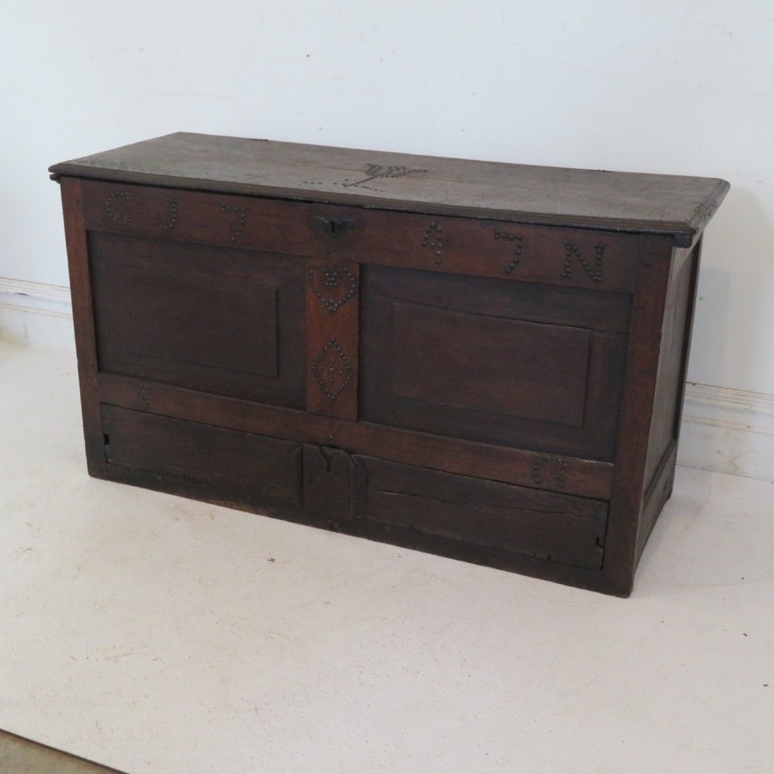 18th century English oak coffer dated 1747 (1 of 8)