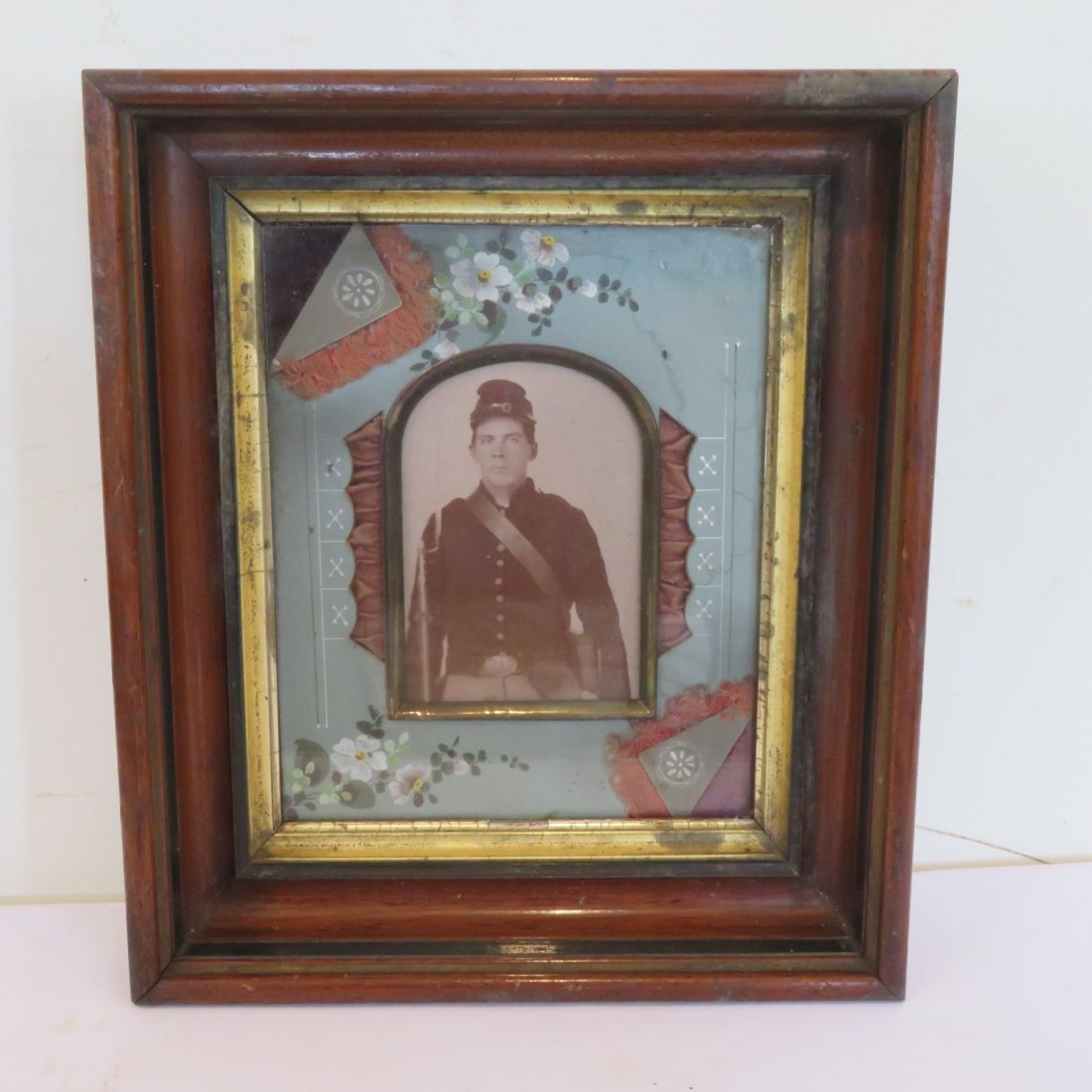 Framed image of Civil War soldier (1 of 3)