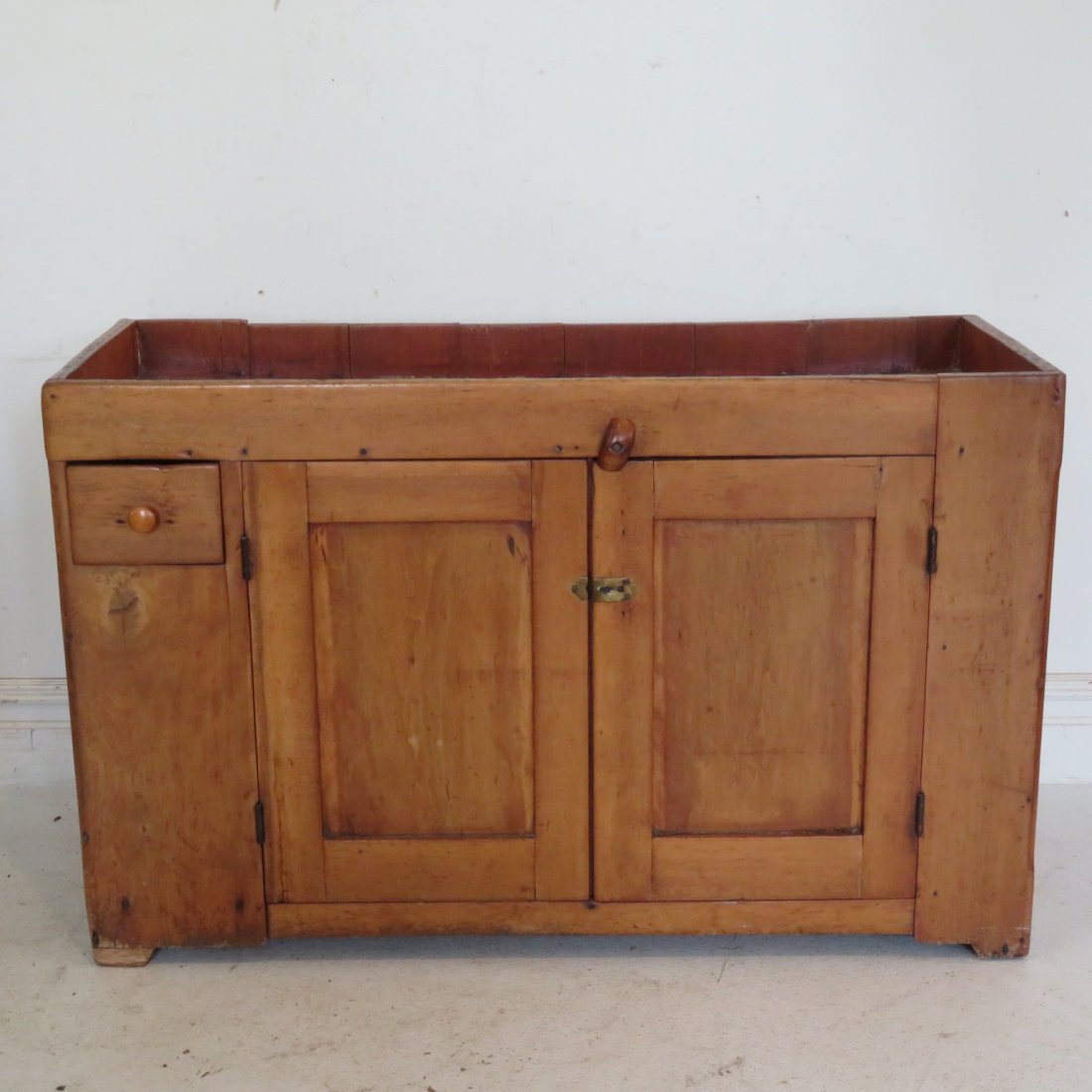 Early dry sink with dovetail drawer (1 of 8)
