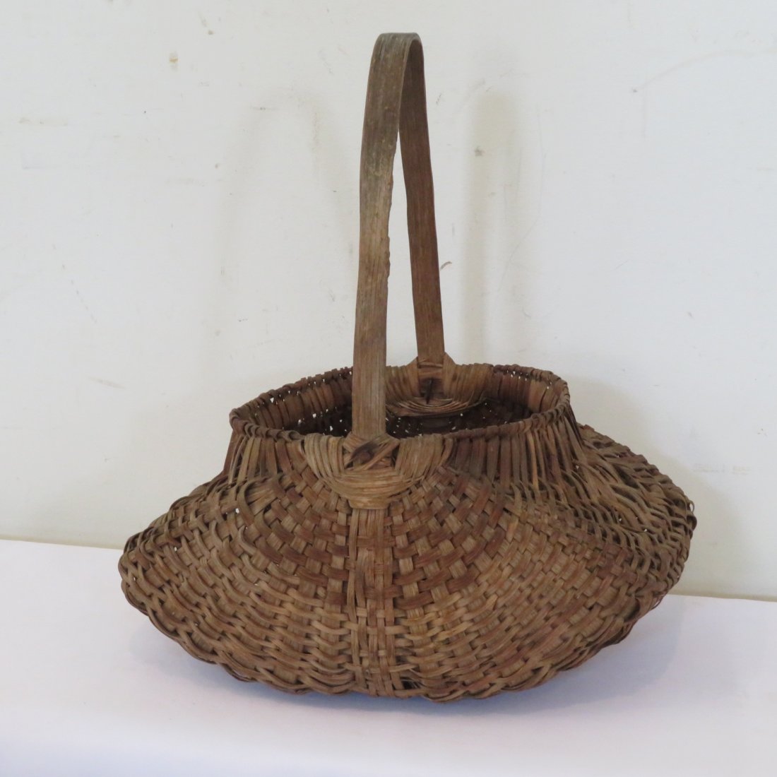 Unusual splint basket (1 of 7)