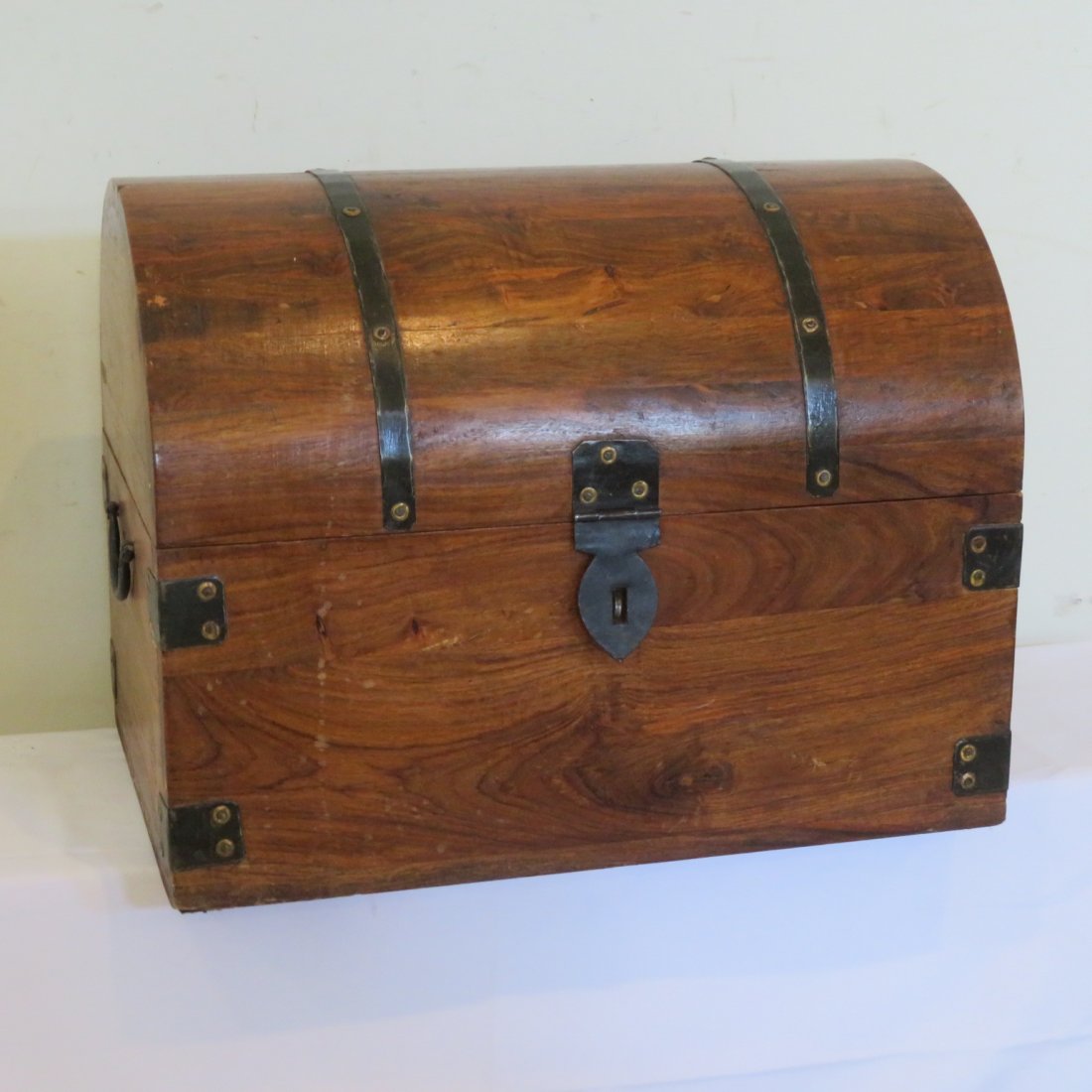 Pine dome top trunk (1 of 5)
