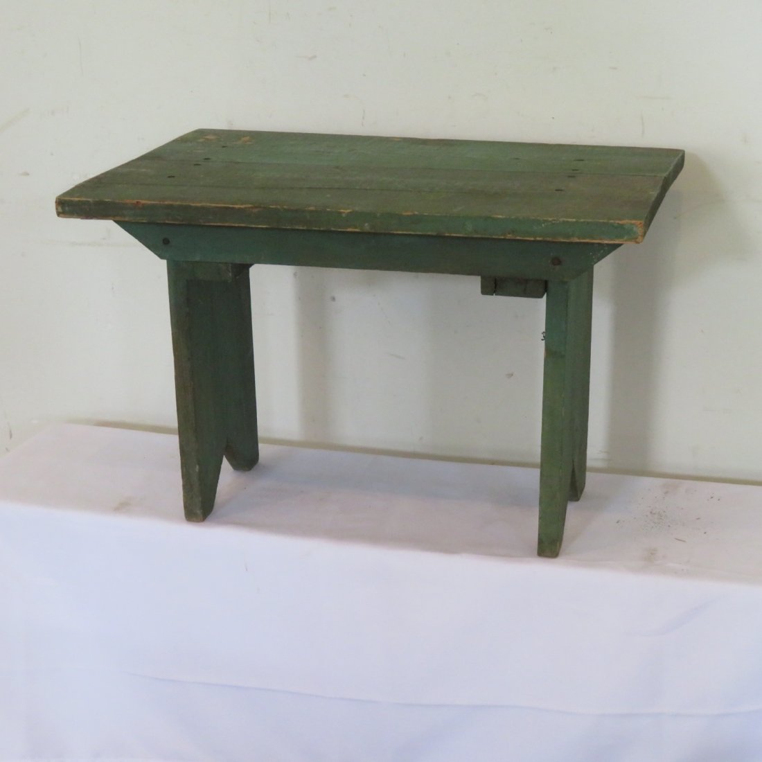 Small bench in old green paint (1 of 4)