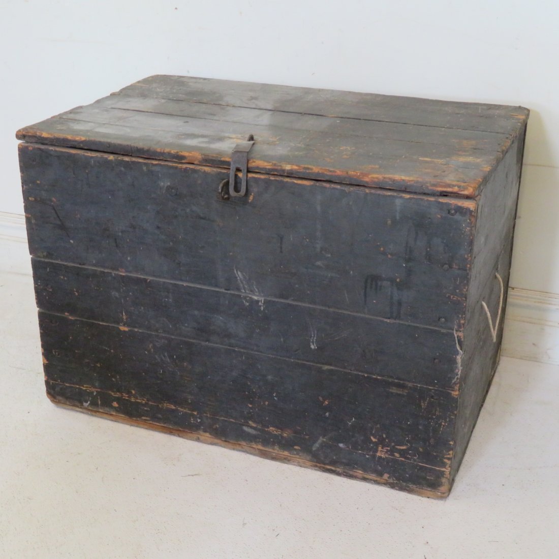 Pine 18th century primitive blanket box (1 of 6)