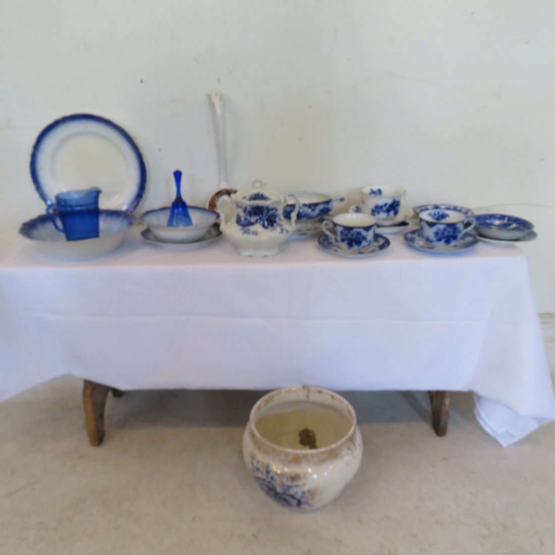 18 pcs of flow blue, cobalt blue, and ironstone (1 of 6)