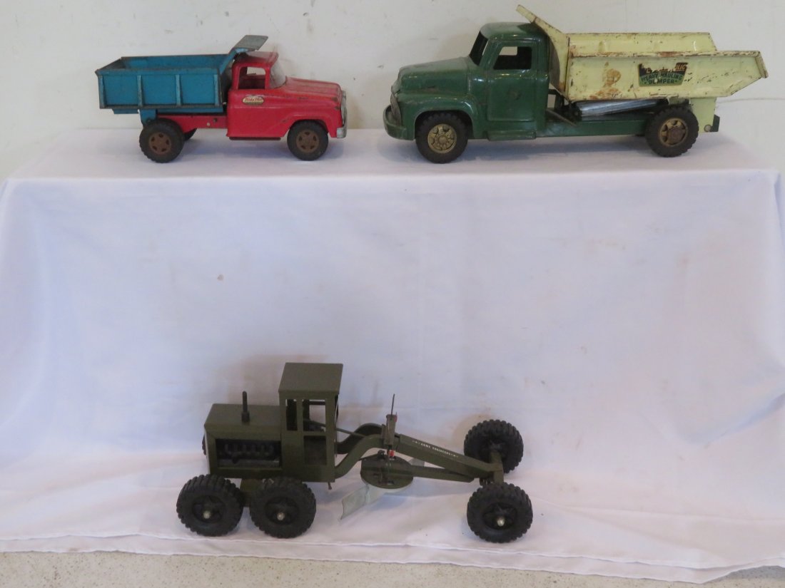 3 pressed steel toys (1 of 4)