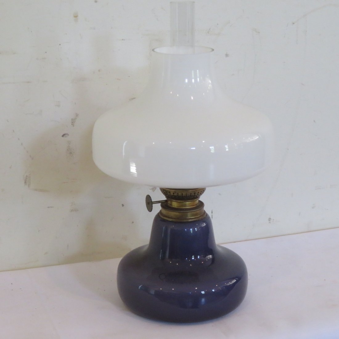 Cased glass cobalt blue fount kerosene lamp (1 of 4)