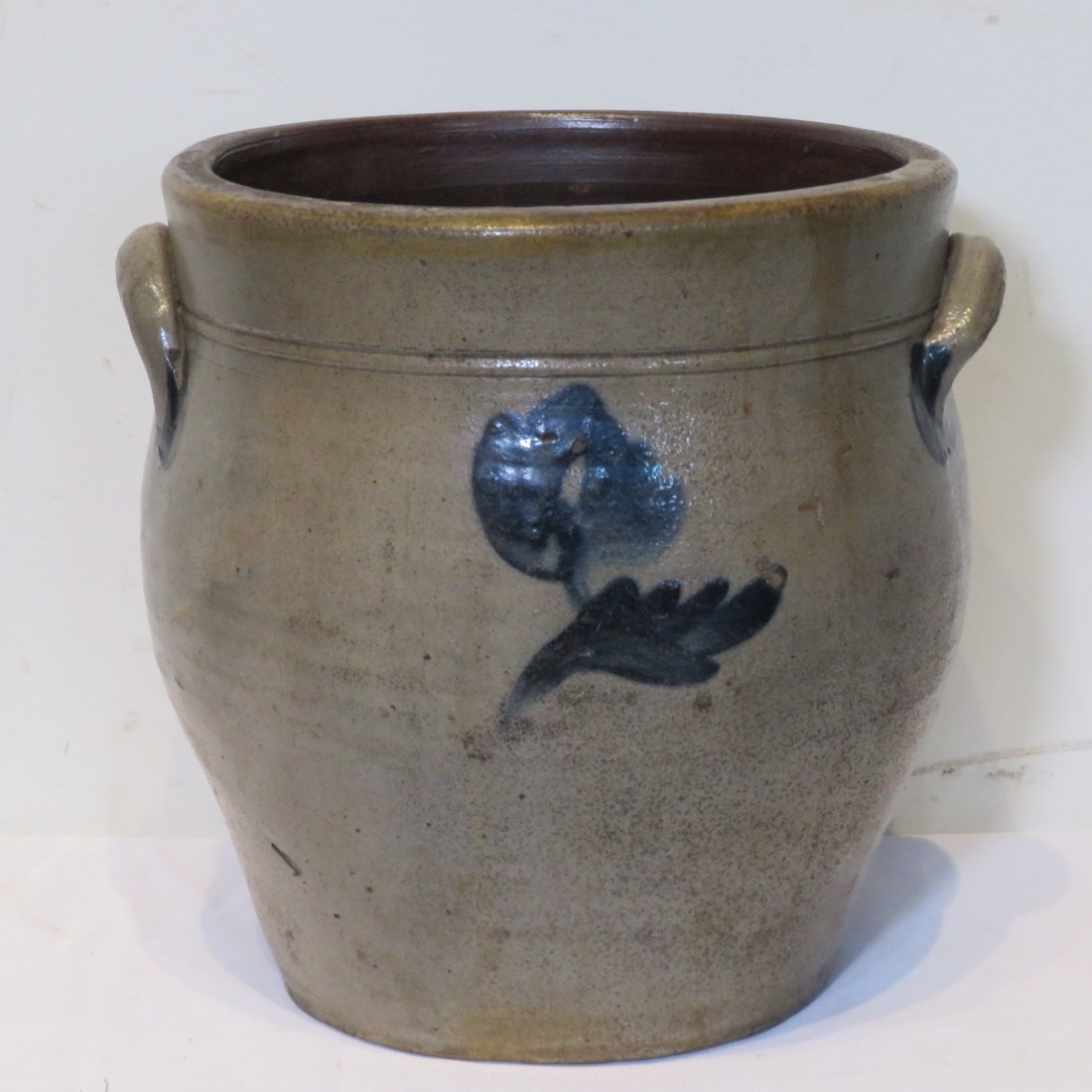 Early unmarked 2 gal ovoid jar with blue flower (1 of 5)
