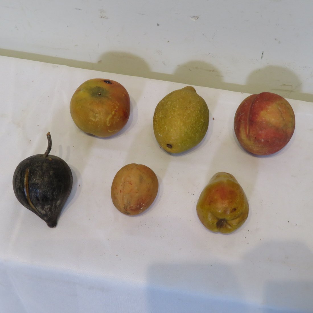 6 pieces of stone fruit (1 of 7)