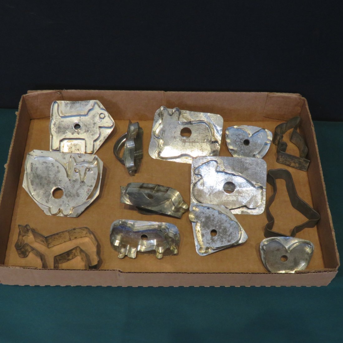 Group of 13 cookie cutters of animals (1 of 4)