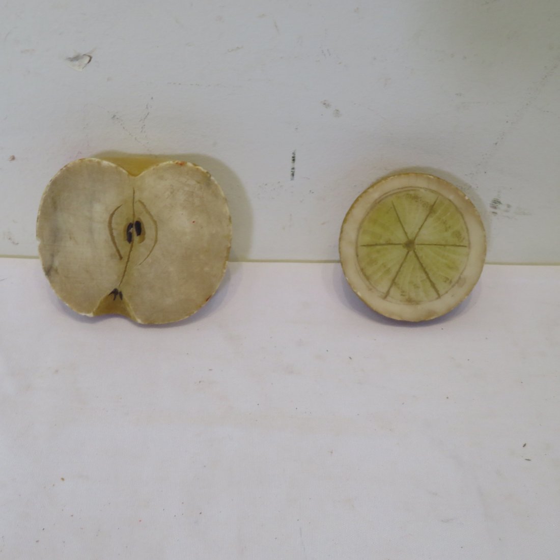 2 pcs of stone fruit, apple slice and lemon slice (1 of 2)