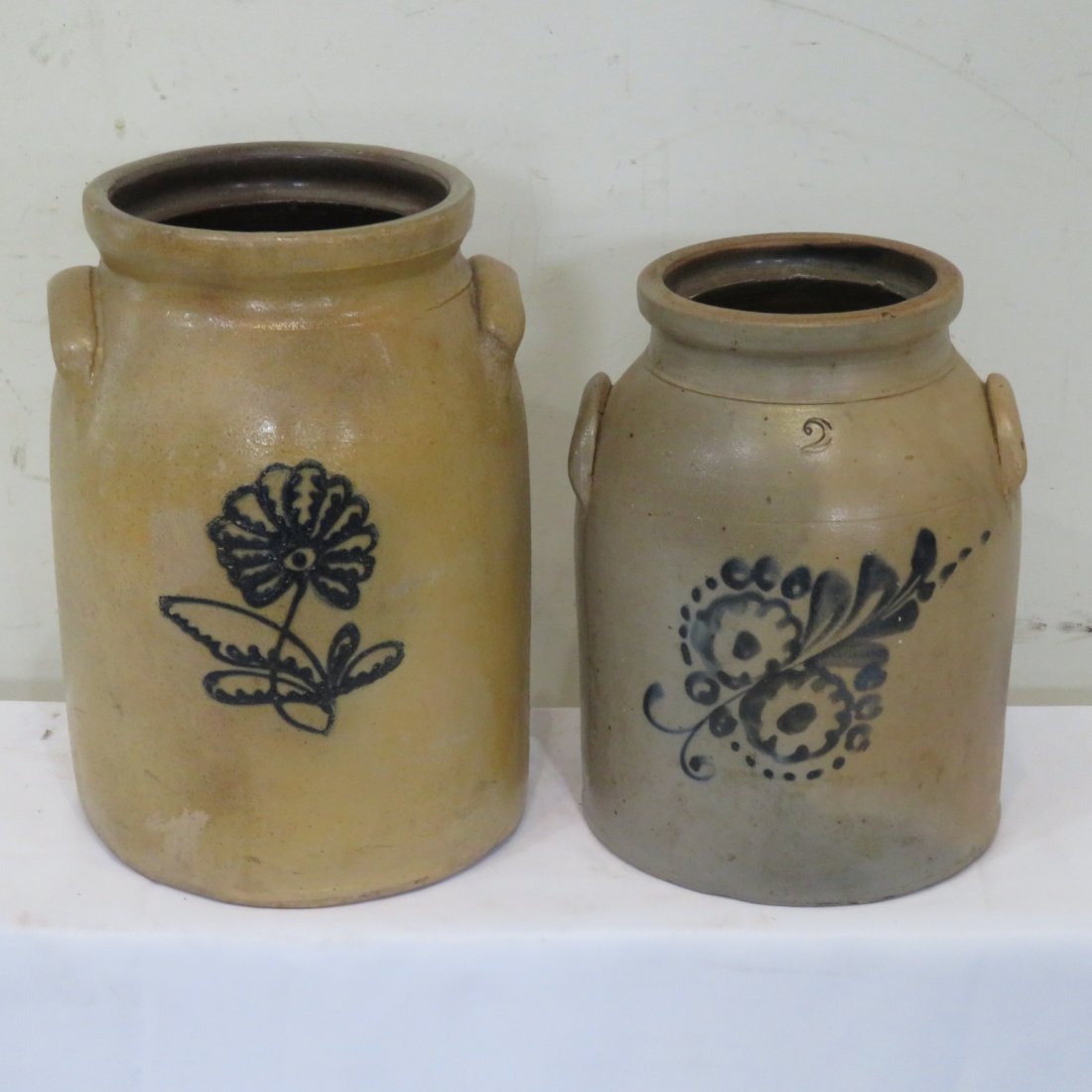 2 stoneware jars with blue floral decoration (1 of 7)