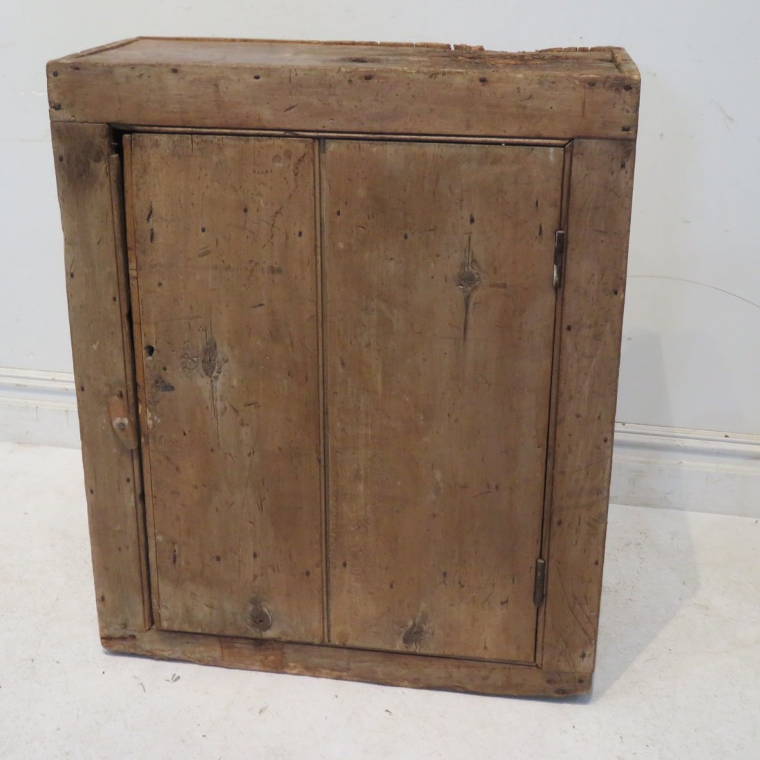 Poplar hanging cupboard (1 of 6)