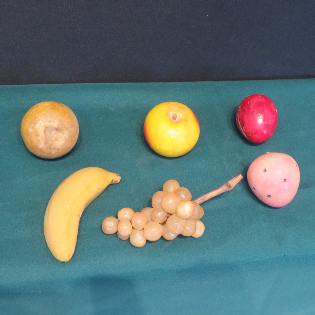 6 pcs of stone fruit (1 of 4)