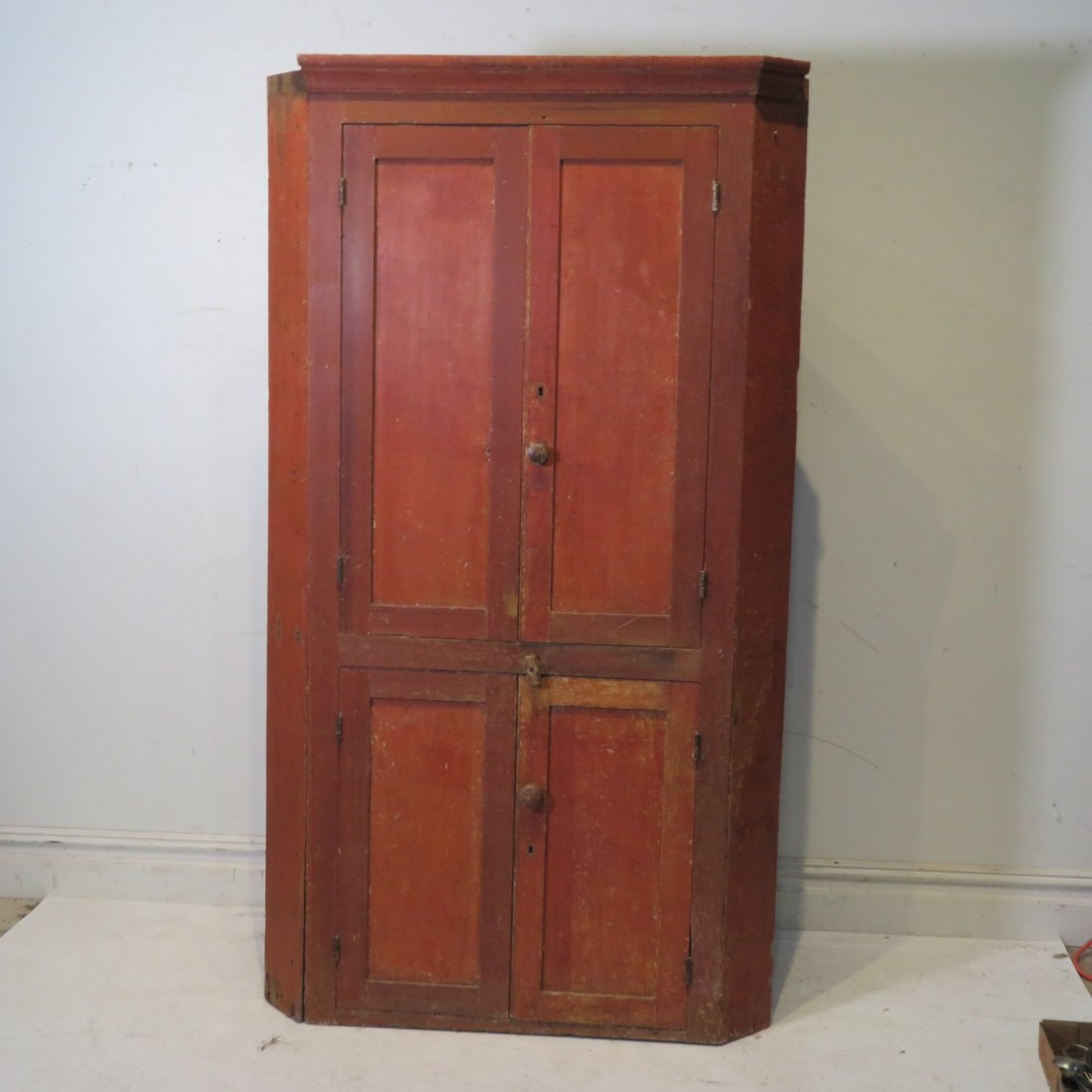 Poplar blind door painted corner cupboard (1 of 7)