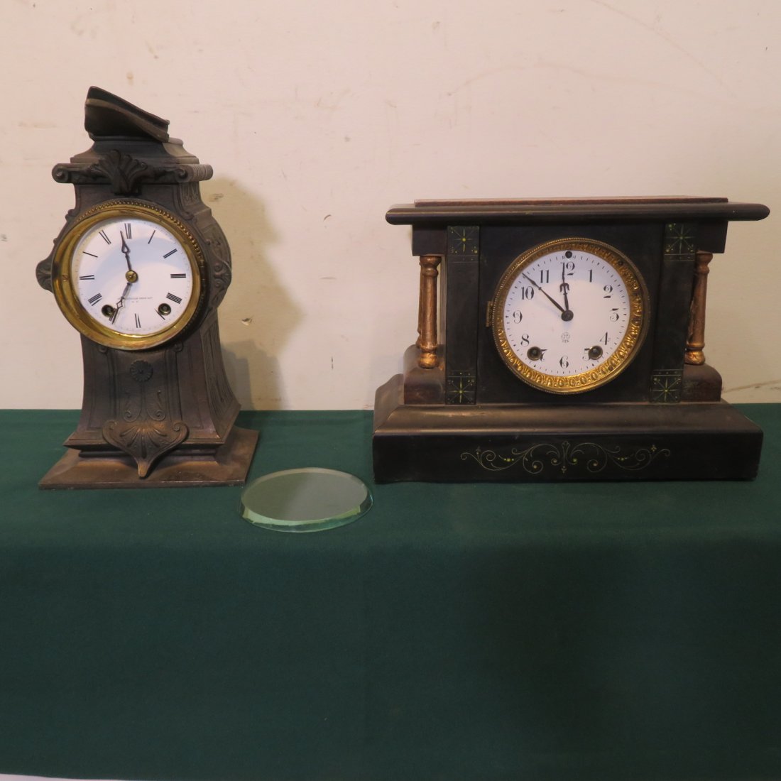 2 Seth Thomas shelf clocks (1 of 8)