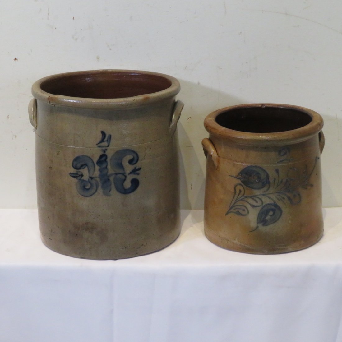 2 stoneware jars with blue cobalt decoration (1 of 9)