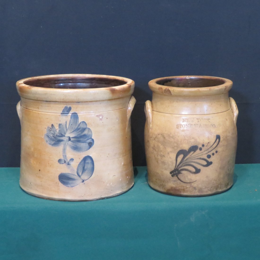 2 stoneware jars with blue decoration (1 of 10)