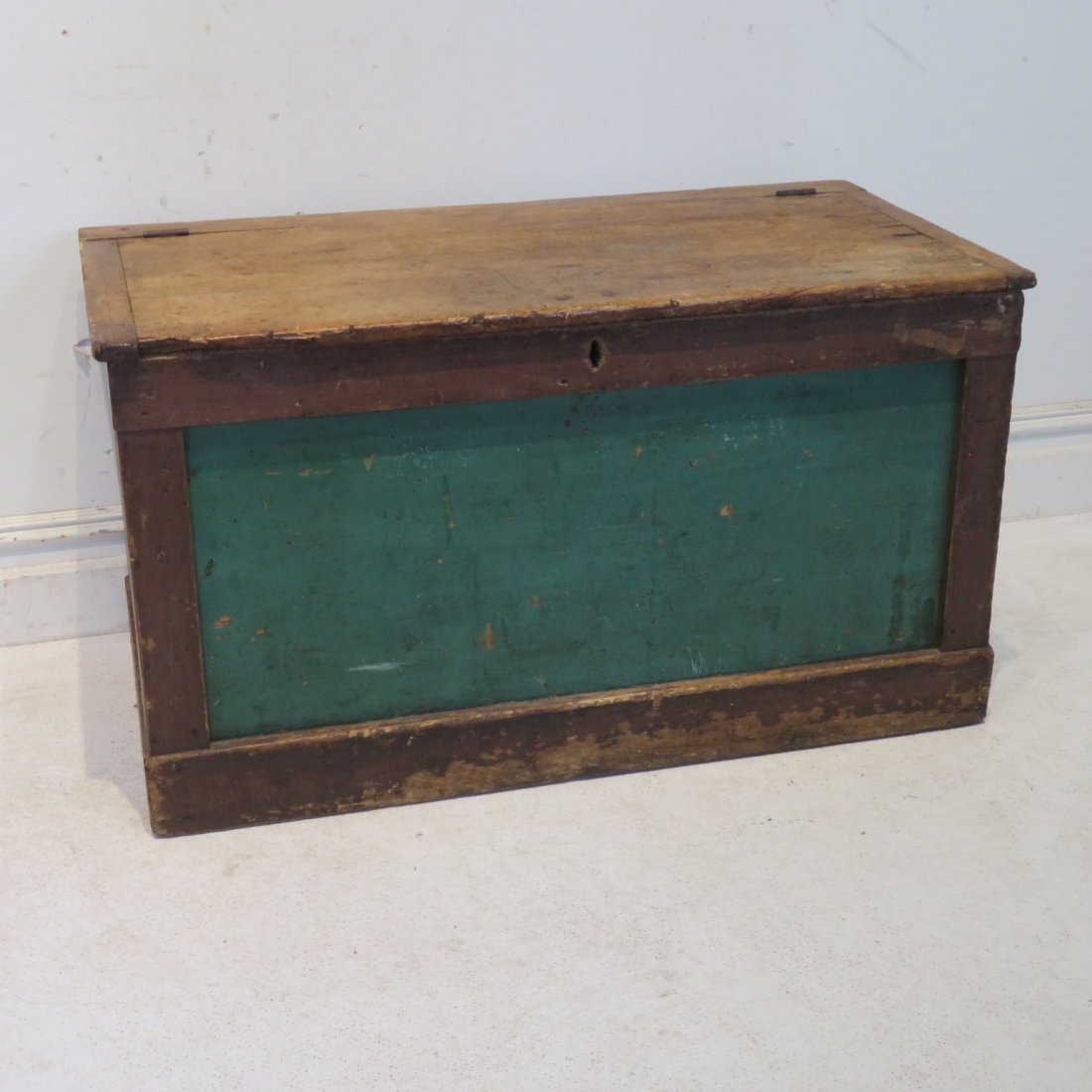 Pine carpenter's tool chest (1 of 6)