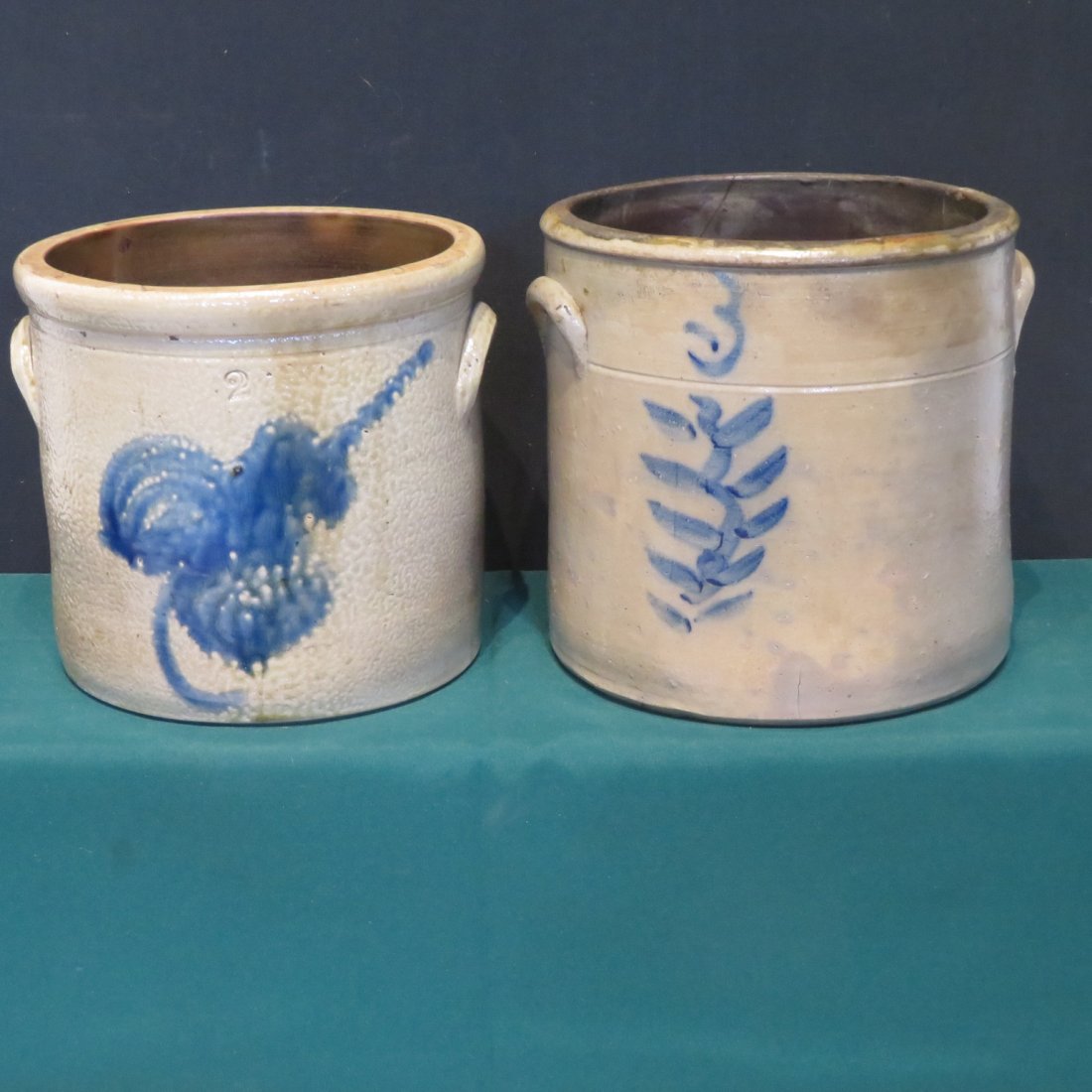 2 stoneware jars with blue decoration (1 of 7)