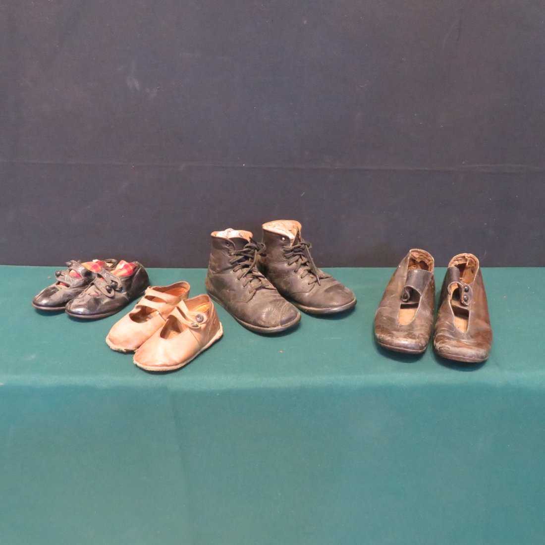 4 pairs of Vintage children's shoes (1 of 5)