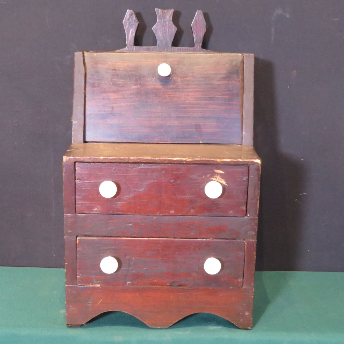 Pine folk art miniature chest (1 of 7)