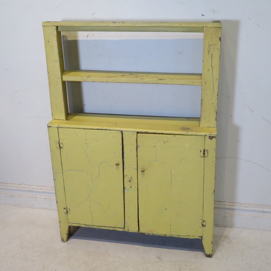 Pine child's open cupboard (1 of 5)