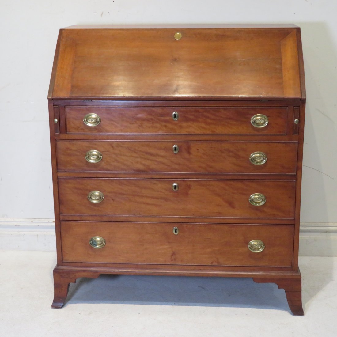 Ca. 1810 American cherry Hepplewhite slant lid desk (1 of 9)