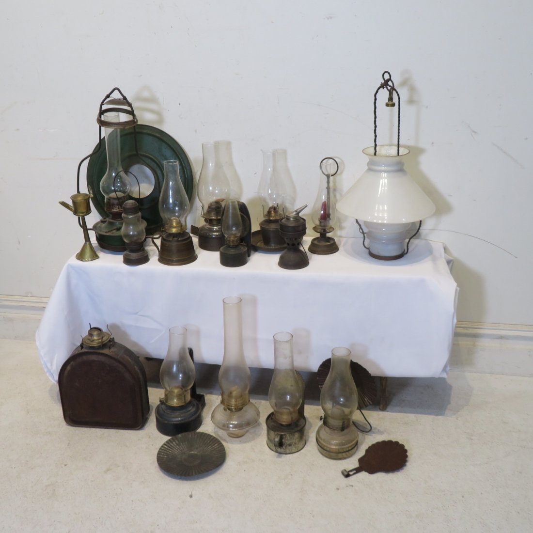 Group of 15 pcs of lighting (1 of 6)