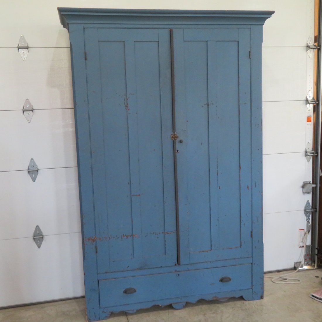 Poplar 19th century wardrobe with dovetailed drawer (1 of 4)
