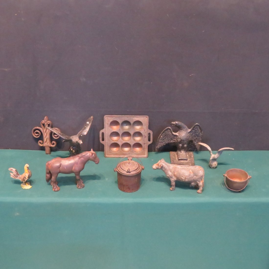 Group of cast iron items (1 of 6)