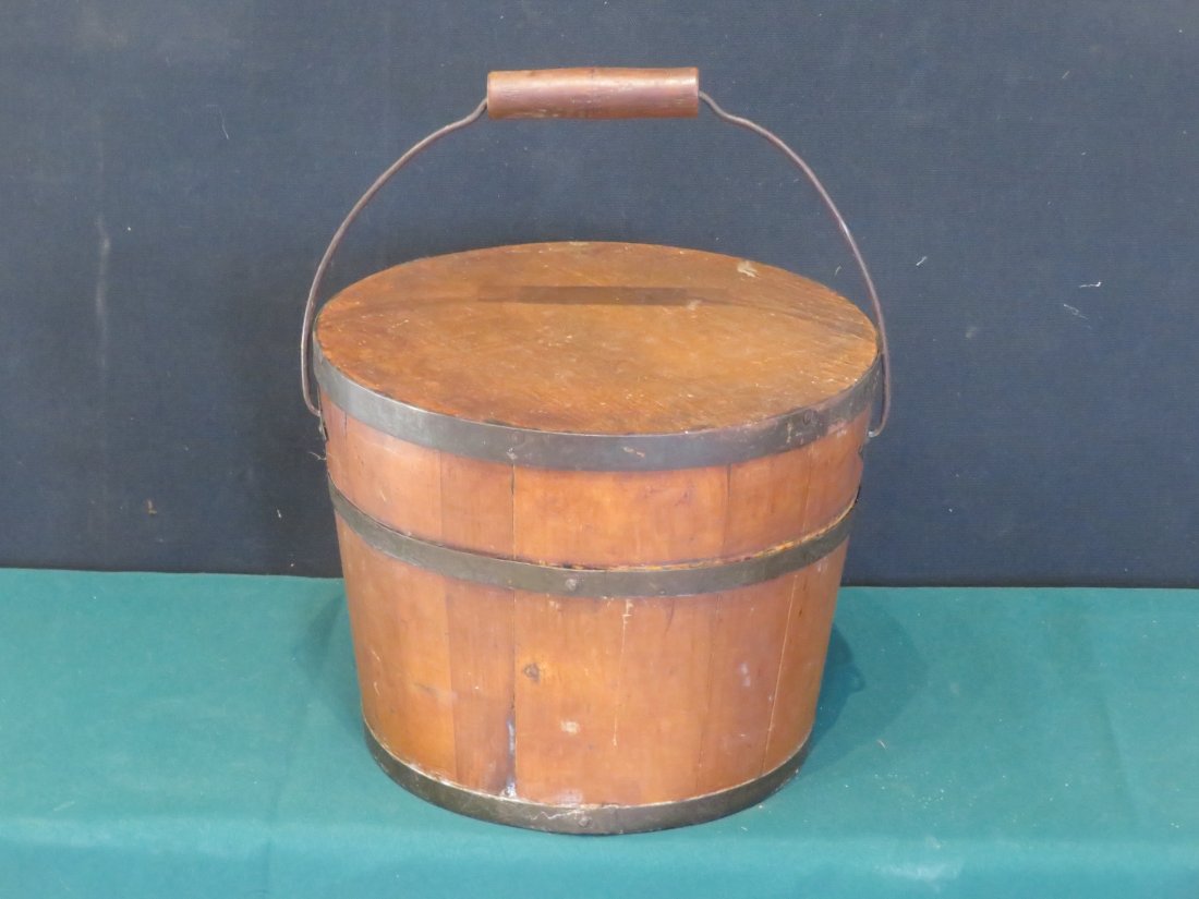Signed Shaker wooden pail with lid and wire bale (1 of 6)